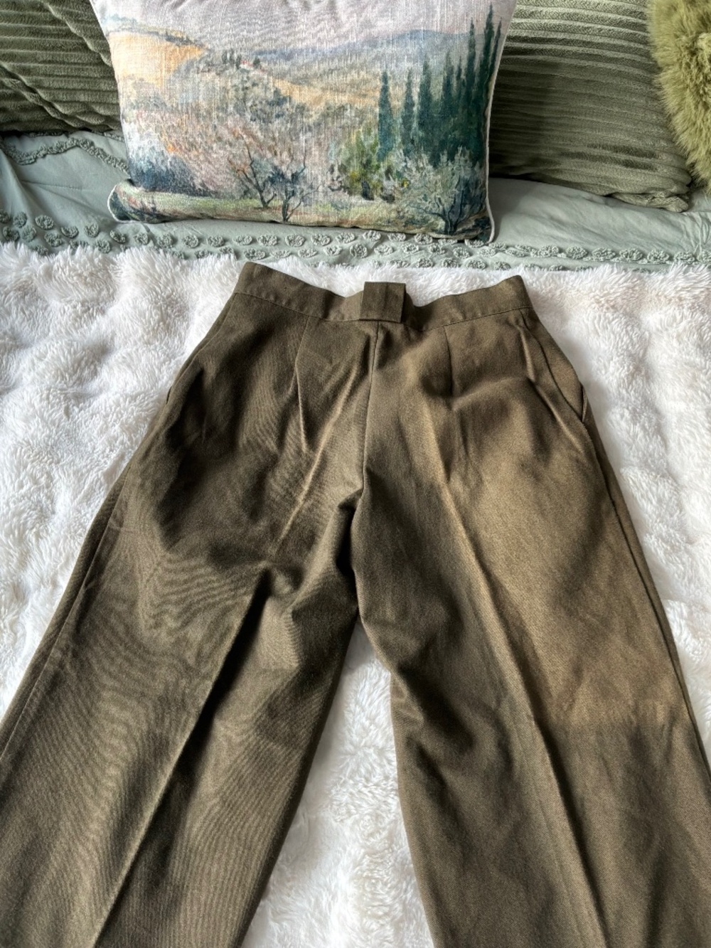 Vintage Runaway Bay High Waisted Pants Olive Green size 8 / 28” Waist